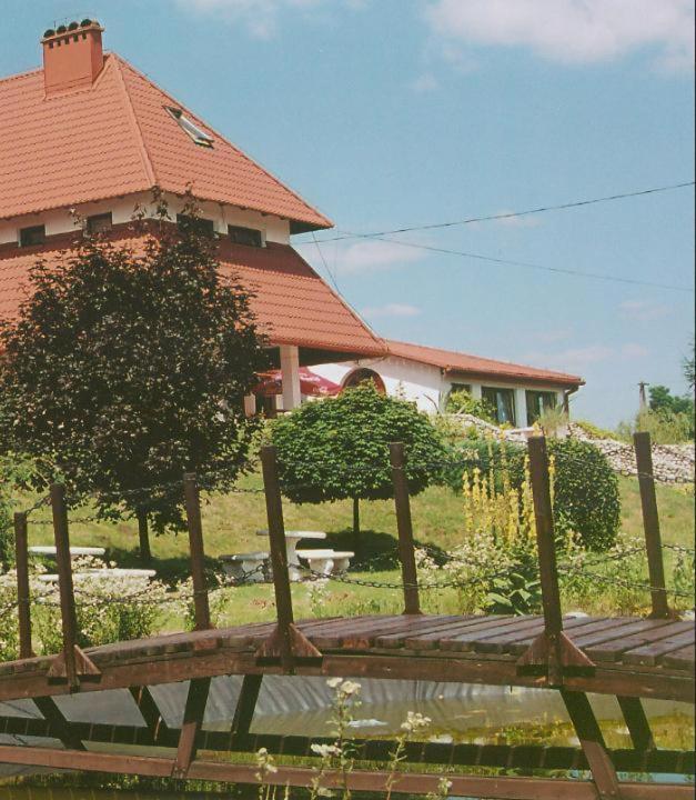 Zajazd Kosynier Wegrzce Luaran gambar